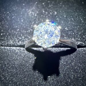 VVS1 Moissanite Engagement Ring